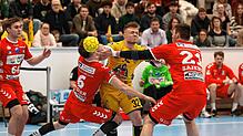 Die HSG Konstanz mit Jonas Hadlich (Bildmitte) verlor gestern Abend in der 2. Handball-Bundesliga gegen die HSG Nordhorn Lingen.