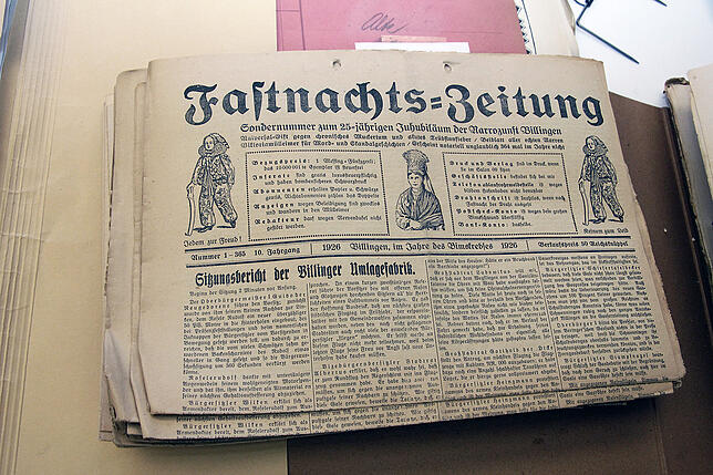 Bild 15: Alte Narrozeitungen neu im Archiv: Michael Bohrer zeigt die größten Schätze
