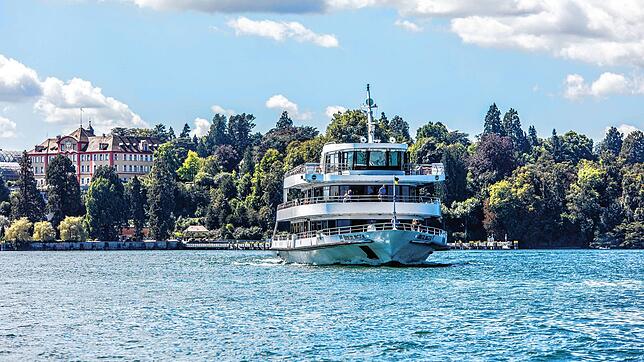Das schöne Wetter hat der Weißen Flotte auf dem Bodensee die Saison gerettet. Im Bild das MS &bdquo;Überlingen&ldquo;, 2010 in Betrieb ...