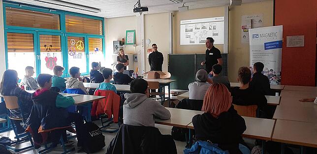 In 24 Räumen hatten sich die Betriebe verteilt, um die Schüler über Möglichkeiten der Ausbildung, aber auch über Praktika und ...