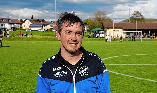 Wiedersehen auf dem Kickplatz: Trainer Thomas Schäfer vom FC Geißlingen spielt am Sonntag bei seinem Heimatverein SV Waldhaus, wo seine ...