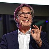 Jens Weidner spricht beim SÜDKURIER-Wissensforum über Optimismus. #