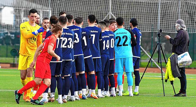 Bild 2: VfB Waldshut gewinnt Derby gegen den FC Tiengen 08 mit 3:1 &ndash; und wir haben Bilder!