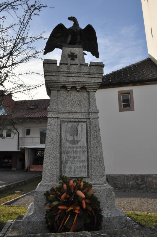 Aus dem Siegesdenkmal von 1893 wurde in den 70igern ein Gefallenendenkmal des Zweiten Weltkriegs. Bilder: Ursula Ortlieb