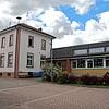 Das Schulhaus in Eichsel ist klein und sanierungsbedürftig.  Bild: Petra Wunderle
