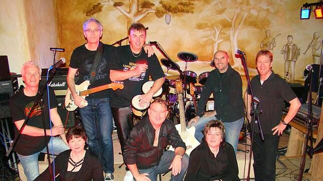 Die Musiker von SOS (von links): Dieter Löffler (Bass), Diana Kempf (Gesang), Ralf Linde (Gitarre), Roland Malkow (Schlagzeug), Norbert ...