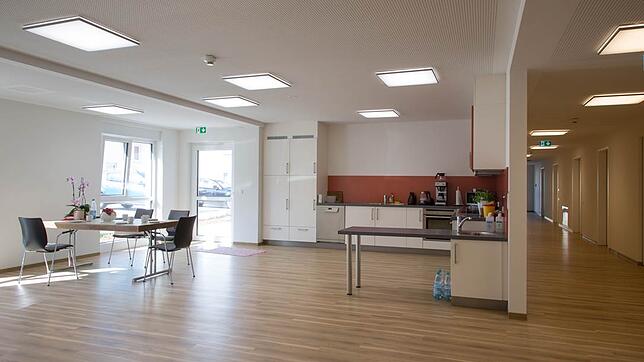 Viel Raum bietet der Aufenthaltsraum für barrierefreies Bewegen in der Junge Pflege-WG in Gerlingen.