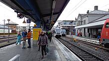 Der Konstanzer Bahnhof funktioniert als doppelter Kopfbahnhof. Das heißt, dass Richtung Schweiz und Richtung Deutschland Züge ein- und ...