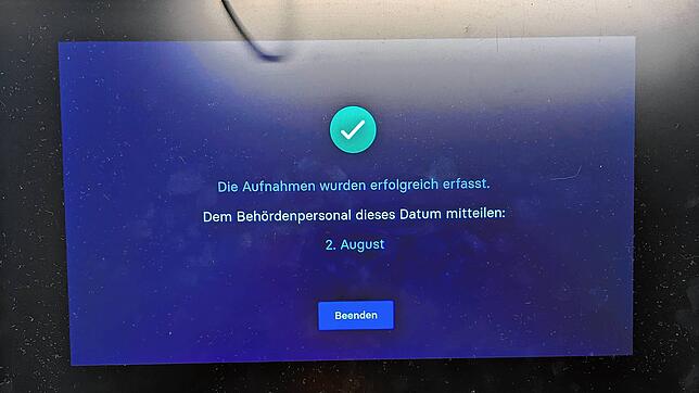 Wenn der grüne Haken erscheint ist der Prozess erfolgreich beendet. Das Personal kann nun mithilfe Ihres Datums auf Bilder, Unterschrift ...