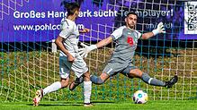 Unter Dauerbeschuss: Mirco Nannavecchia &ndash; hier im Spiel gegen den FC Schönau &ndash; kassierte mit dem Landesliga-Absteiger FC ...