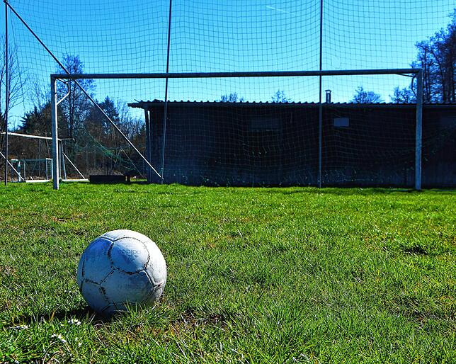 Ein Ball, ein Tor, aber keiner, der hier einen Treffer erzielen kann: Die Spielstätte der SpVgg Wehr.