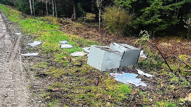 Der geplünderte Tresor aus dem Kranz wird etwas später im Wald gefunden. Jetzt ist die Polizei auf der Suche nach Zeugen.
