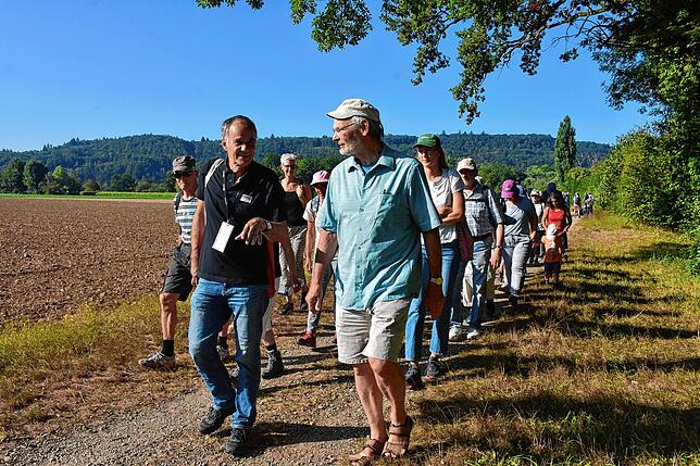 Über 100 Personen besichtigten mit den Rheinmacher einige Renaturierungsprojekte, die von SH Power in den vergangenen 20 Jahren im ...