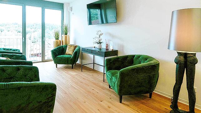 Design, Möbeln und Accessoires weisen auf die Region „am Schwarzwald“ hin. Bilder: Klinik am Schwarzwald