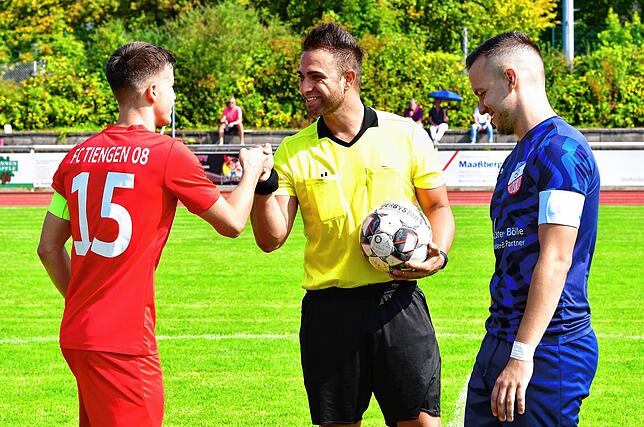 Bild 1: VfB Waldshut gewinnt das Derby beim FC Tiengen 08 mit 3:1 &ndash; und wir haben Bilder!