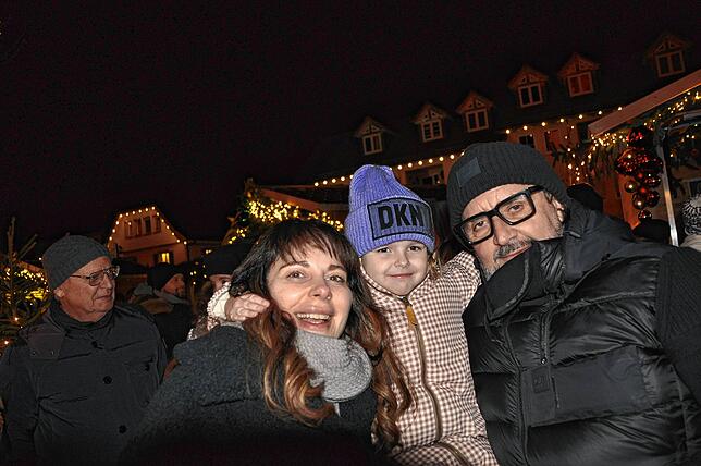Beatrice Abele hatte mit ihrer Tochter Coco und ihrem Mann Reiner Abele viel Spaß auf dem idyllischen Weihnachtsmarkt.