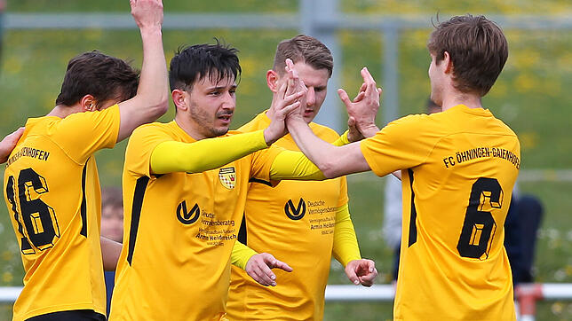 Jubel bei Alessandro Fiore Tapia und Co.: Der FC Öhningen-Gaienhofen schaffte die Sensation im Pokal und warf den Oberligisten ...