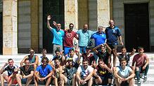 Fußballfreunde aus Albbruck machen in der italienischen Partnergemeinde Carmignano di Brenta ein Erinnerungsfoto auf der Treppe der ...