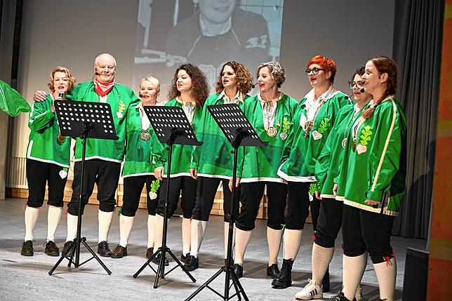Bild 4: Bildergalerie: In Lauchringen begeistert der Narrenverein Räbenheim mit vielseitigem Bühnenprogramm
