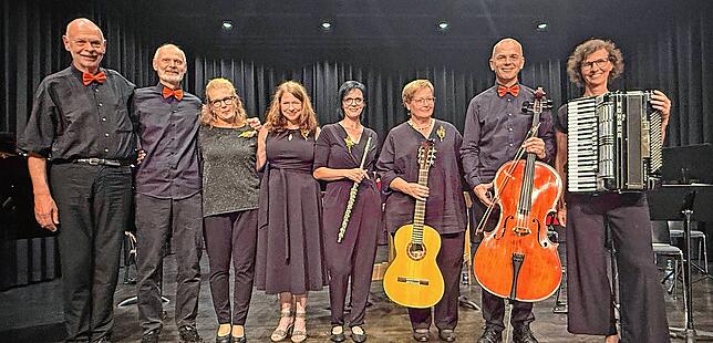 Das Salonorchester fand sich eigens für die Feierstunde zusammen: (von links) Albert Franz, Franz Alber, Andrea Benz, Ruth Steindl, ...