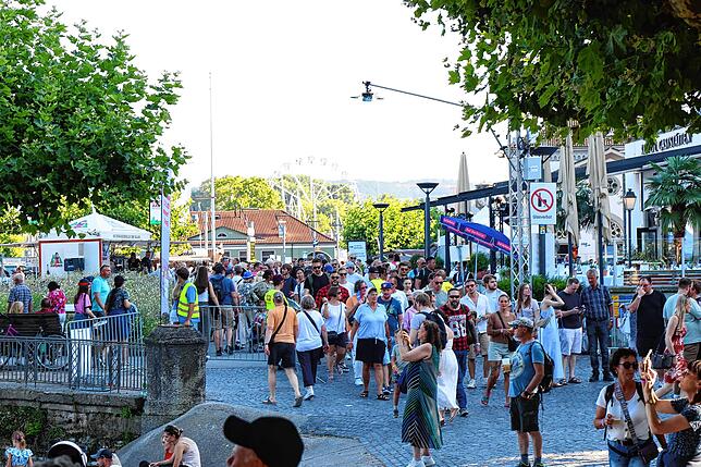 Bild 27: Beim Seenachtfest 2025 wird das Konstanzer Bodenseeufer zur Festmeile