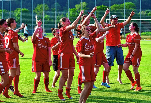 Bild 47: SV Niederhof steigt nach 3:2-Sieg bei der SG Ebnet in die Verbandsliga auf &ndash; und wir haben Bilder!