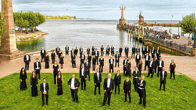 Die Musiker der Südwestdeutschen Philharmonie. Dem Orchester stehen stürmische Zeiten ins Haus &ndash; weniger den Musikern selbst als ...