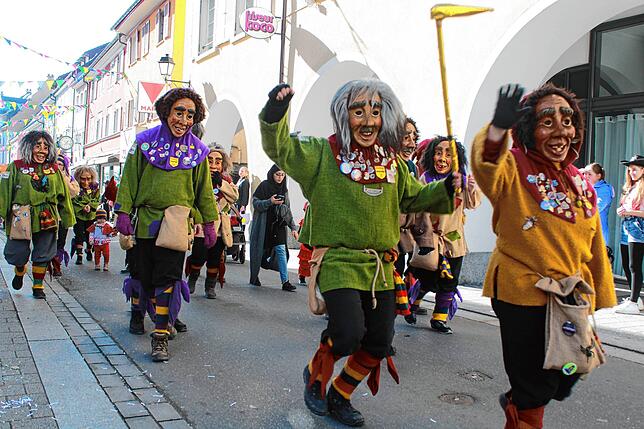 Bild 3: Die schönsten Bilder vom Kinderumzug und Kindernarrenbaumstellen am Fastnachtsdienstag