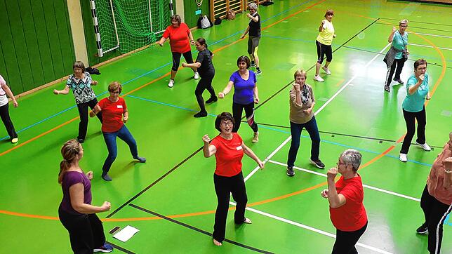 Die Sporthalle – hier eine Gruppe in Aktion beim kürzlich veranstalteten Seniorentag mit Schnupperkursen – soll 2025 mit sparsamen und ...