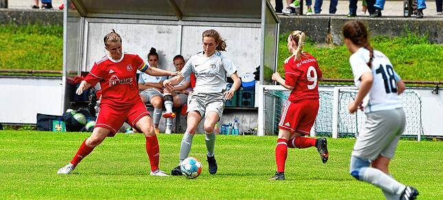 Bild 14: SV Niederhof besiegt SG Ebnet mit 4:1 im Hinspiel der Verbandsliga-Relegation &ndash; wir haben Bilder!
