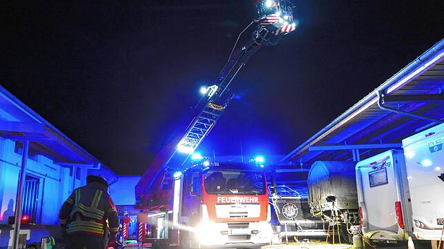 Am Sonntagabend ist es in der Forststraße in Singen zu einem Großeinsatz der Feuerwehr gekommen. In einer Werkstatt ist gegen 20 Uhr ein ...