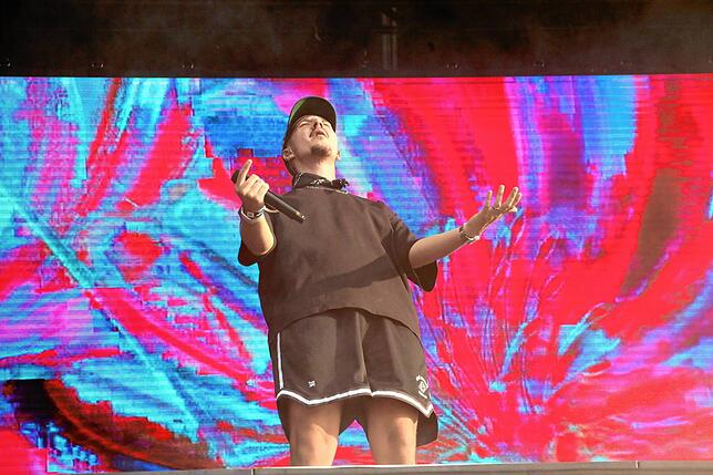 Bild 16: RIN rappt am Sonntag beim Southside-Festival