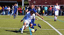 Torben Stockburger von der SG Schwarzwald-Union (links) im Duell mit Tim Waldvogel von der SG Eintracht. Stockburger erzielte beim ...
