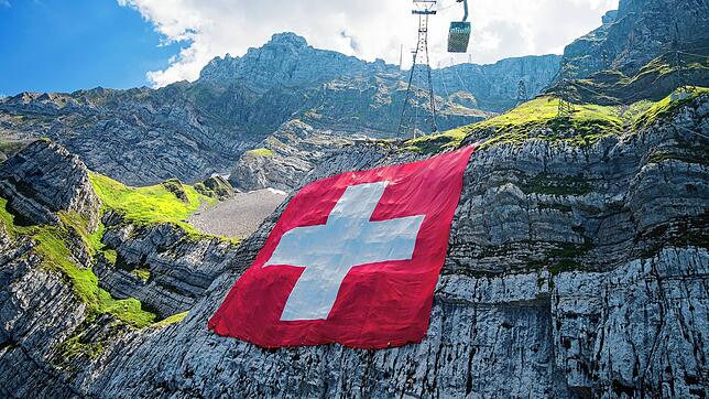 (Symbolbild) Schweizer sind Patrioten, das sieht man auch daran, dass sie 2018 anlässlich des Nationalfeiertages eine 80 mal 80 Meter ...