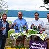 Freuen sich auf das neue Weinfest im Uferpark (von links): Björn Brüggemann von Bonanza Events, Ferdinand Sailer vom Winzerverein ...