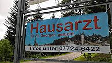 In St. Georgen machte sich Einzelhändler Guido Eichenlaub mit diesem Plakat auf die Suche nach einem Hausarzt – mit Erfolg. Das Plakat ...