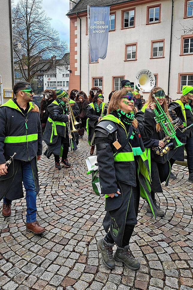 Bild 5: Fasnacht-Bilder aus Bad Säckingen: Wiiber treiben ihr Unwesen am schmutzigen Donnerstag – jetzt ansehen!