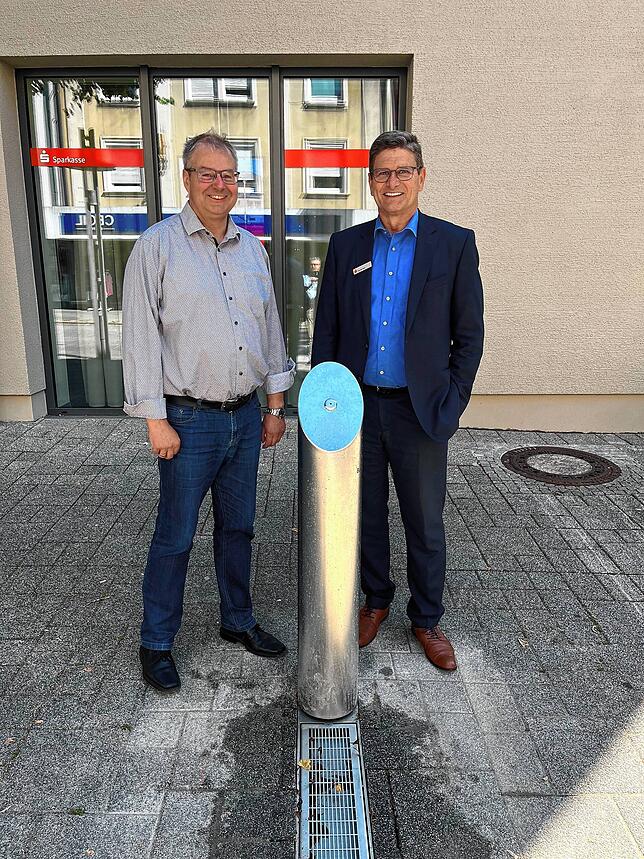 Bürgermeister Alexander Guhl und Martin Volz, Regionaldirektor Sparkasse Bad Säckingen.