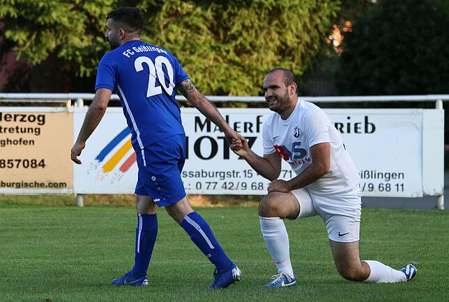 Bild 11: FC Erzingen müht sich in der Verlängerung zum 3:2-Pokalsieg beim Lokalrivalen FC Geißlingen &ndash; und wir haben Bilder!