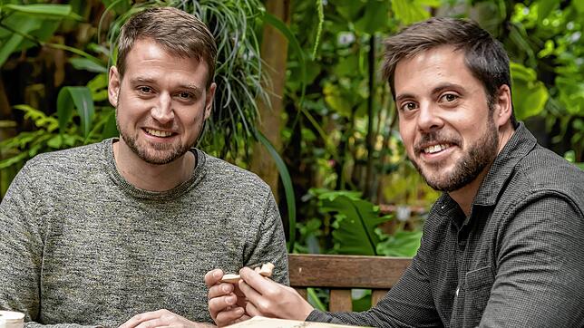 Sebastian Breyer (links) und Salvatore Decker wollen mit ihrem Unternehmen &bdquo;pandoo&ldquo; möglichst viel zur Vermeidung von ...