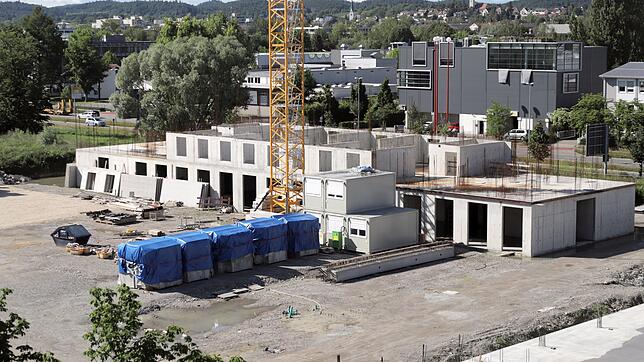 Noch ruht an der Baustelle zum Maxx-e-motion an der Reichenaustraße alles. Ändert sich das mit der Insolvenz des Projektentwicklers Euro ...