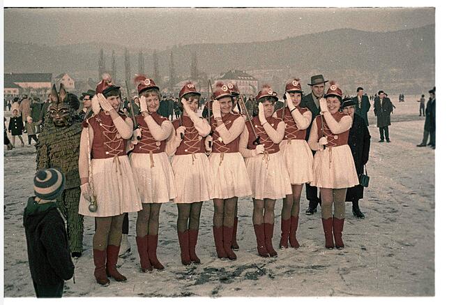 Bild 11: Bilder von der Fasnacht bei der Seegfrörne im Jahr 1963