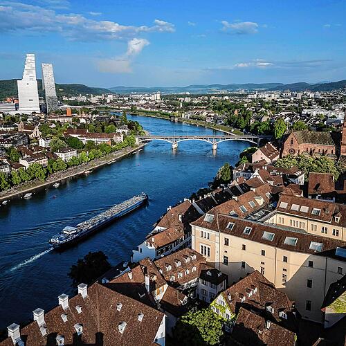 Ein Blick auf Basel von oben, kurz vor dem Eurovision Song Contest 2025. Doch warum ist ausgerechnet Basel der Gastgeber?