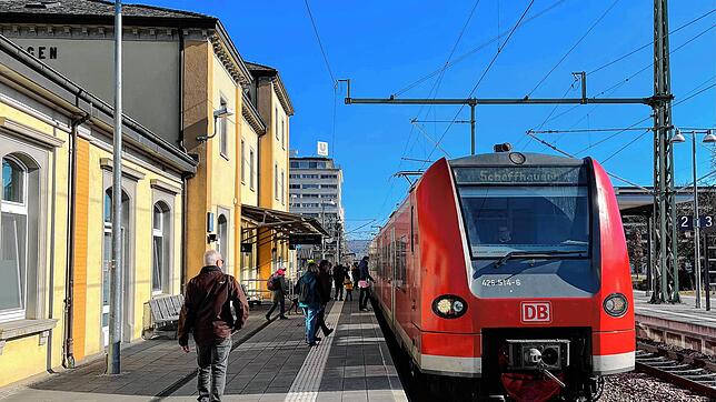 Die DB Regio auf der Strecke Singen-Schaffhausen hat mit ihren häufige Zugausfälle vor allem morgens um 7.20 Uhr immer wieder für Ärger ...