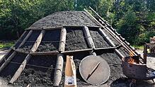 Der 20. Kohlenmeiler von Dachsberg vor der Entzündung. Bild: Peter Umstetter