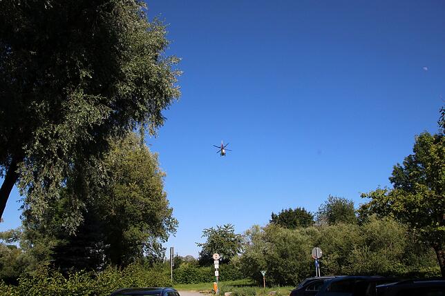 Auch ein Hubschrauber war in Wallhausen im Einsatz. Der Verunfallte wurde schließlich mit einem Rettungswagen ins Klinikum gebracht.