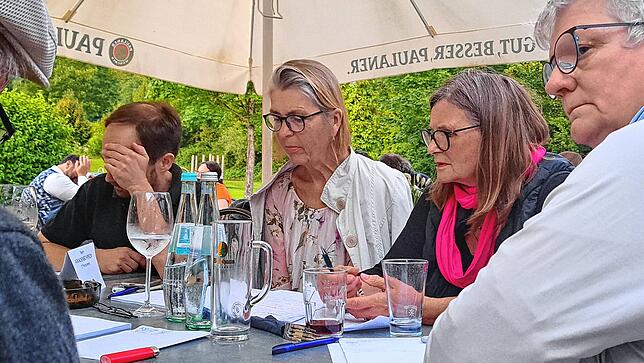 Bild 24: Die Köpfe rauchen bei der dritten SÜDKURIER-Quiznacht in bad Säckingen - das sind die Bilder