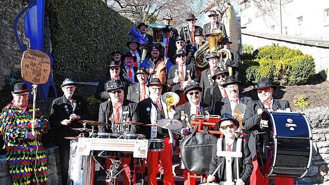 Die Grufti-Band Tiengen am vergangenen Fasnachtssonntag auf der Tiengener Schlosstreppe. Die Band feiert in diesem Jahr ihr 25-jähriges ...