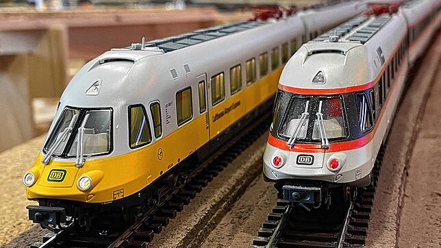Legendäre Züge der Deutschen Bundesbahn, wie der Lufthansa-Zug &bdquo;Donald Duck&ldquo; drehen auf der großen Modelleisenbahnanlage ...