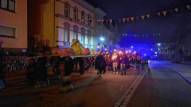Bild 7: Öflingen im Ausnahmezustand: Die eindrucksvollsten Bilder der Bantle-Verbrennung